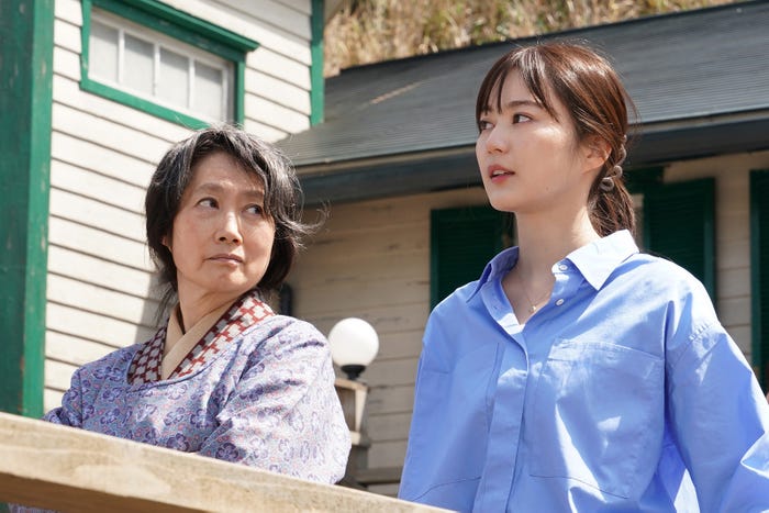 余貴美子、生田絵梨花/「金田一少年の事件簿」第2話より(C)日本テレビ