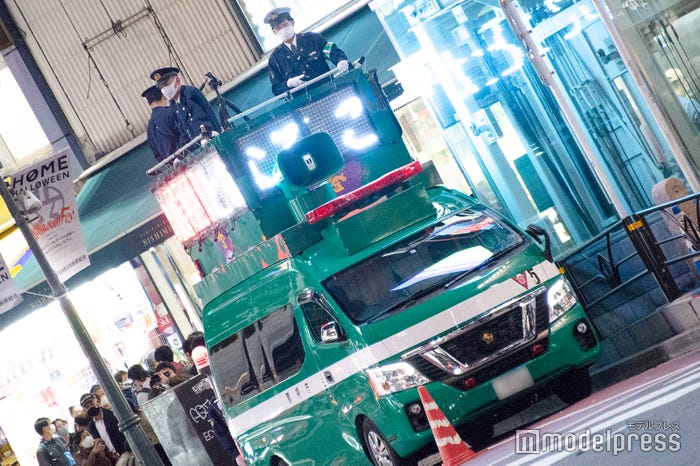 多数の警察官が安全を確保(C)モデルプレス