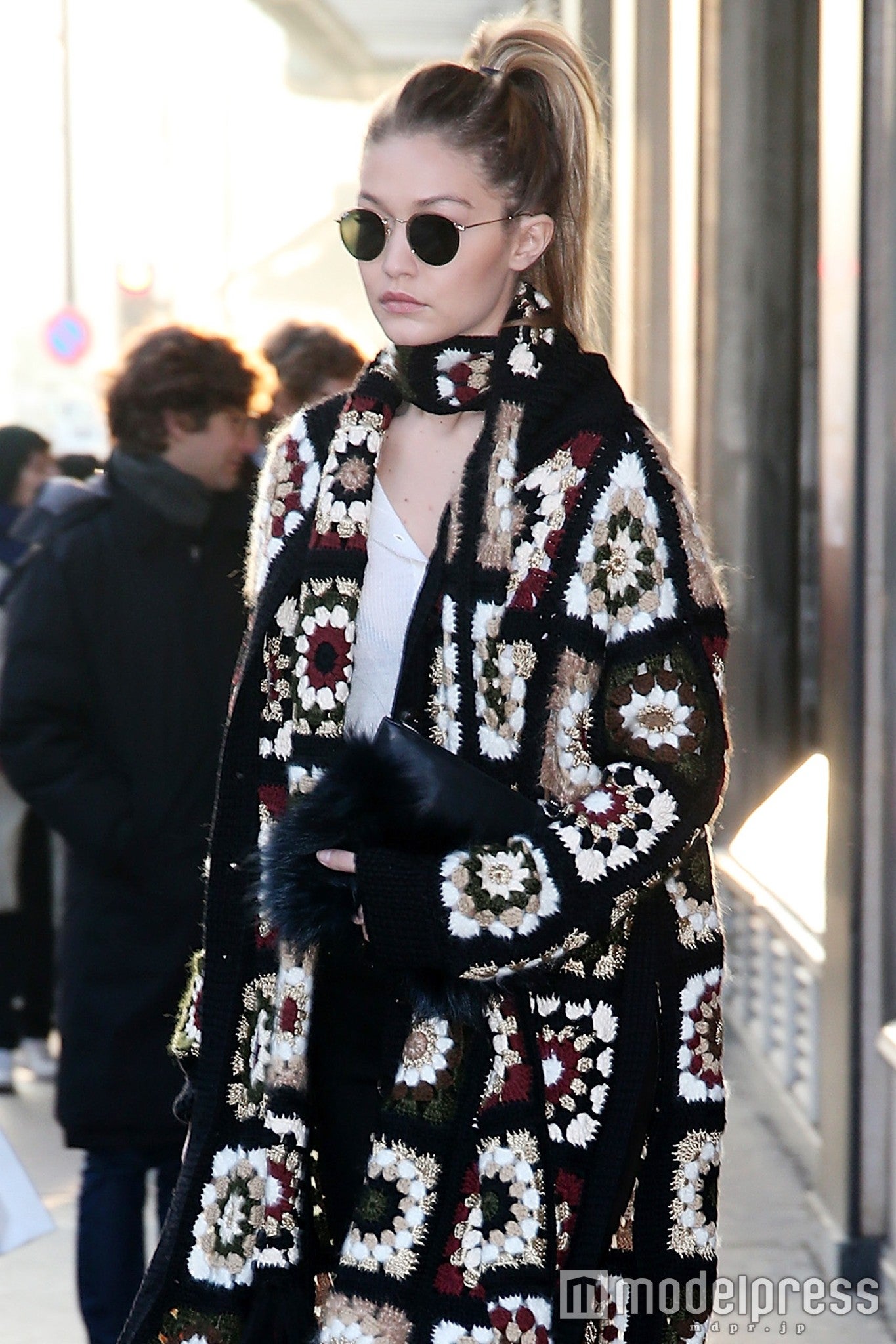 手にはファークラッチ／photo：Getty Images