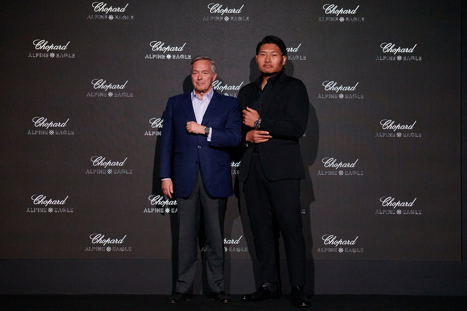 （左から）カール-フリードリッヒ・ショイフレ、稲垣啓太選手（提供写真）