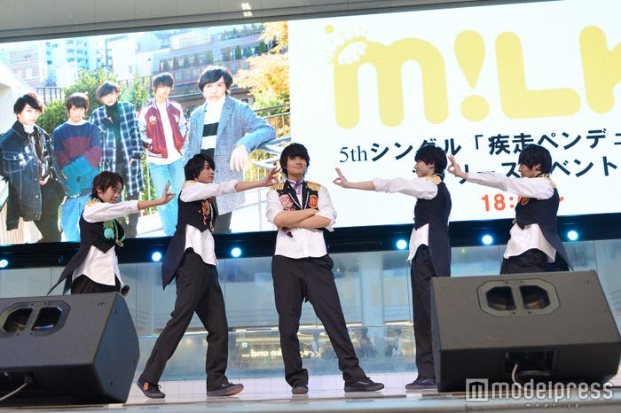 M!LK(C)モデルプレス