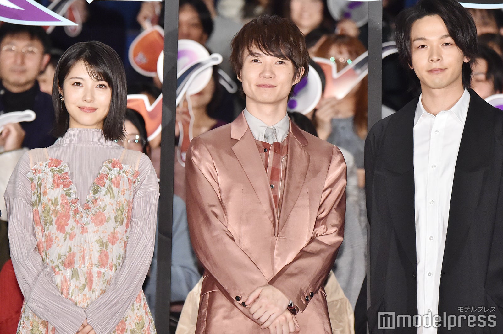 （左から）浜辺美波、神木隆之介、中村倫也（C）モデルプレス