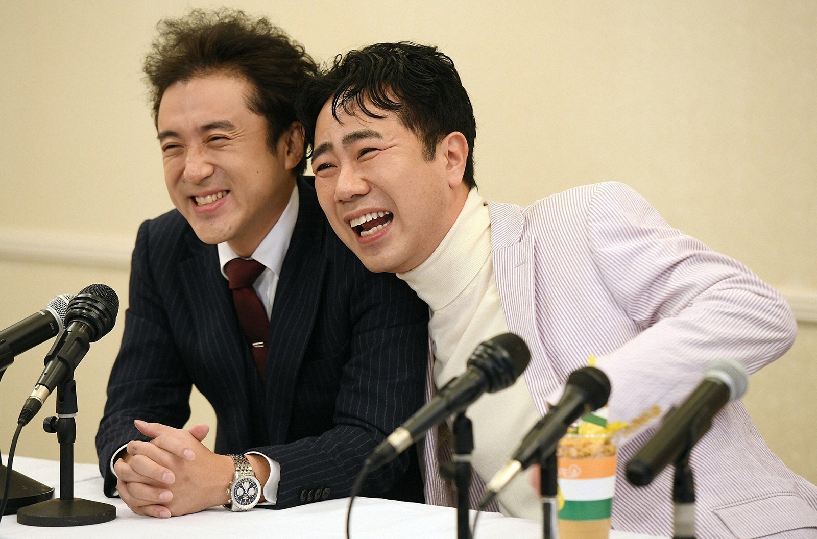 ムロツヨシ、藤井隆／「病室で念仏を唱えないでください」第6話より（C）TBS