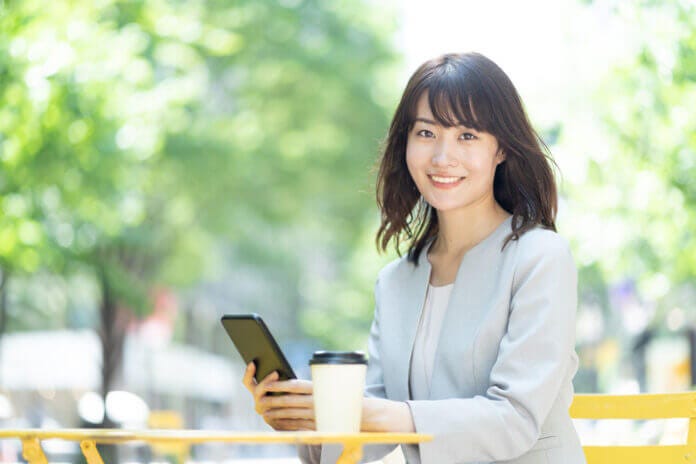 ①笑顔が自然で、よく笑う