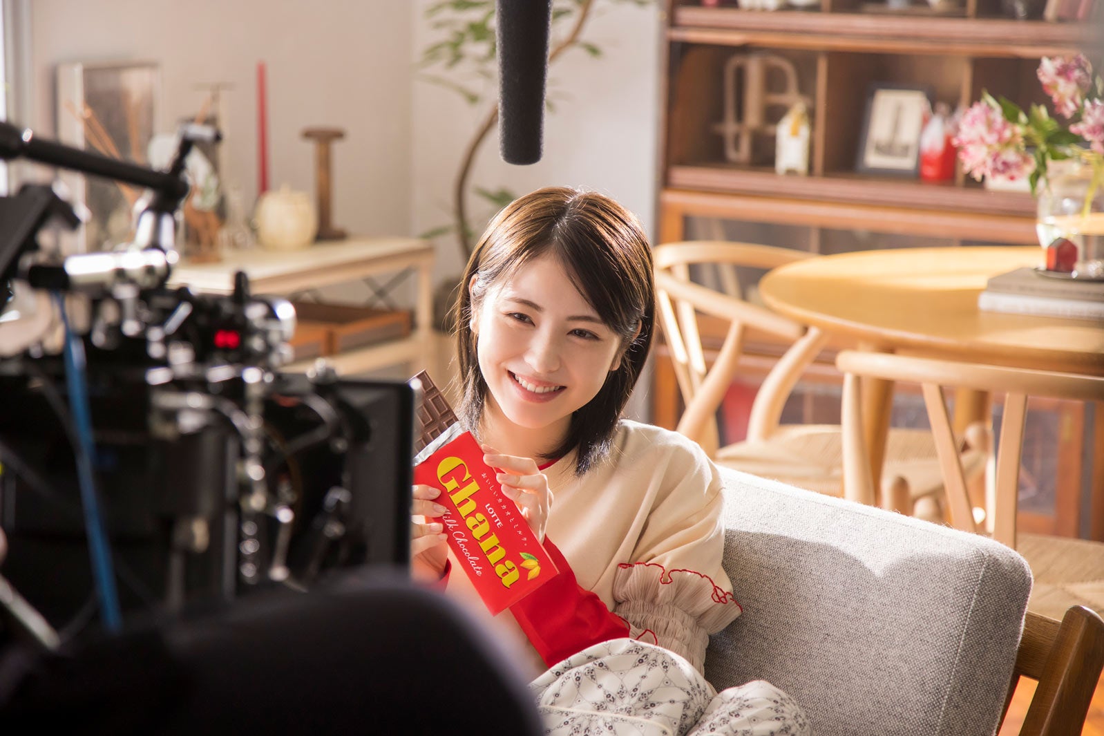 浜辺美波／メイキングカット（提供写真）