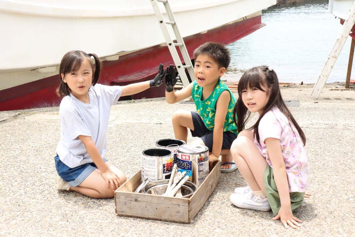 (左から)宮崎莉里沙、加藤叶和、寺田藍月「ばらかもん」第4話より(C)フジテレビ