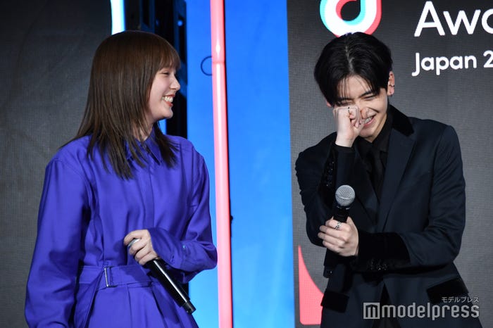 本田翼、高橋文哉(C)モデルプレス