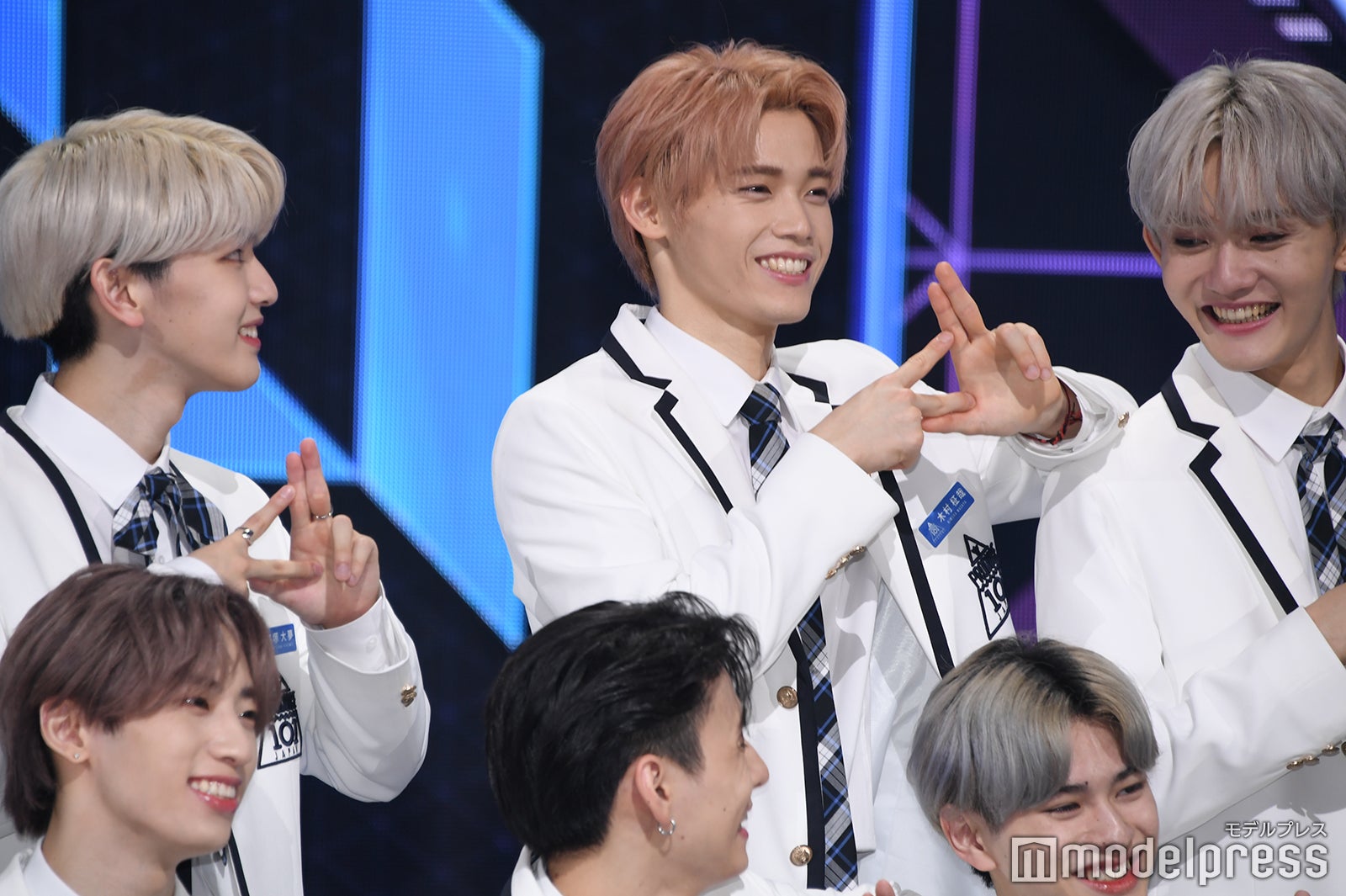 笑顔を見せるメンバー／高塚大夢、木村柾哉、田島将吾（C）モデルプレス