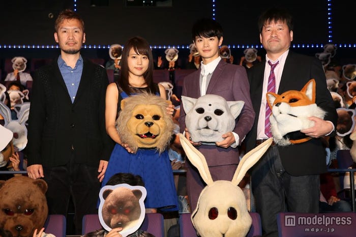 左から:古波津陽監督、有村架純、瀬戸康史、佐藤二朗