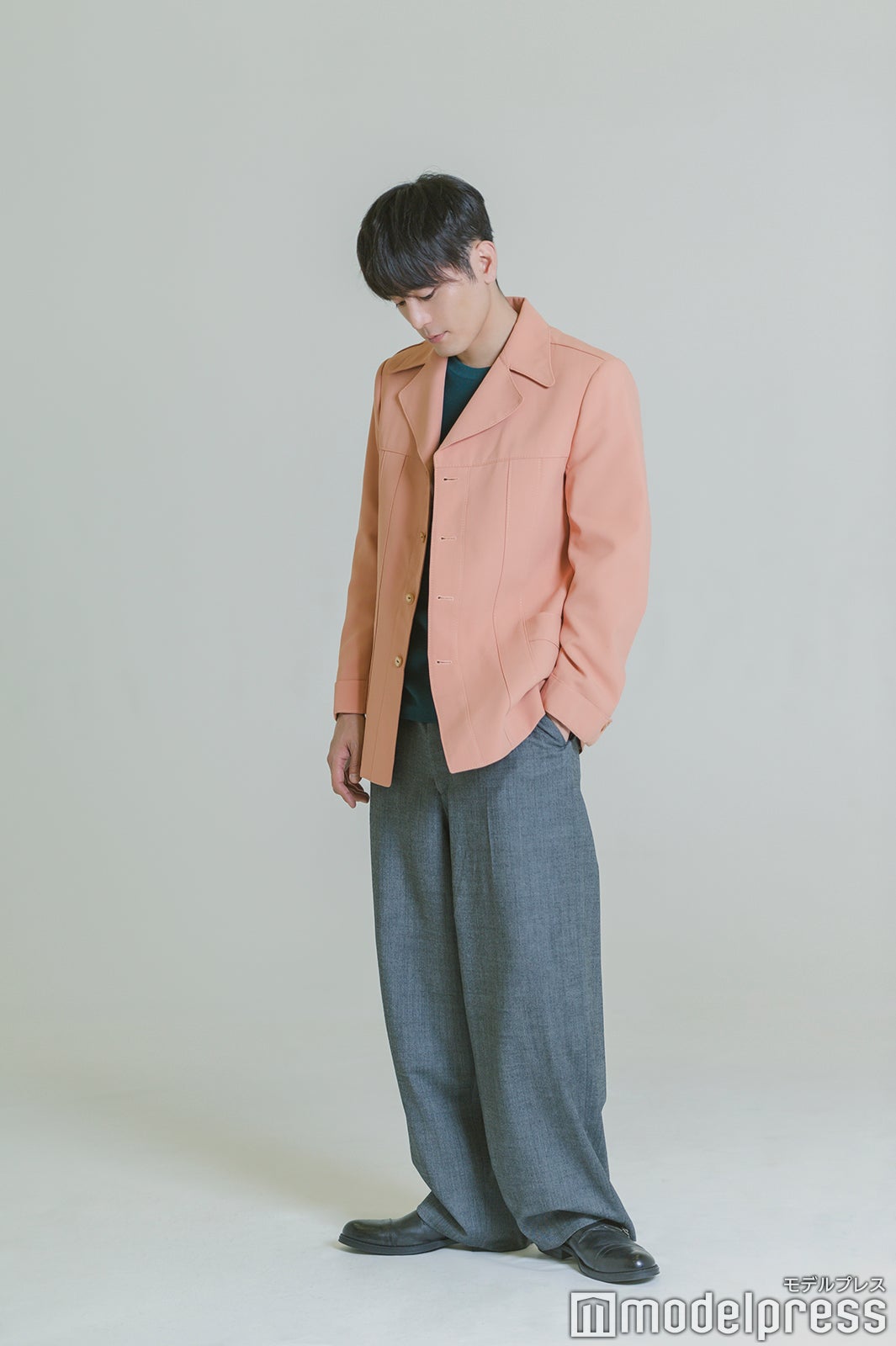 【STAFF】ヘアメイク：三宅茜スタイリスト：津野真吾（impiger）衣装クレジット：TUNAGI JAPAN、LIDNM、BRAND SELECT