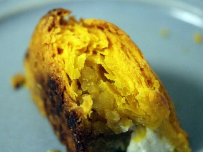 表面はサクッとしていて、パイの層をしっかり感じられます