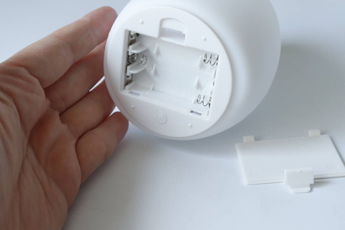 ダイソー　センサーライト（アヒル）　電池ボックス