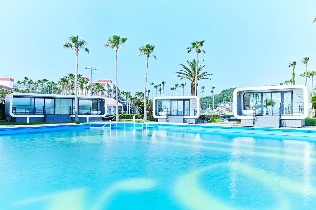 神奈川に近未来的なトレーラーホテル「スペースキーポイント」サウナで“ととのい”時間を堪能