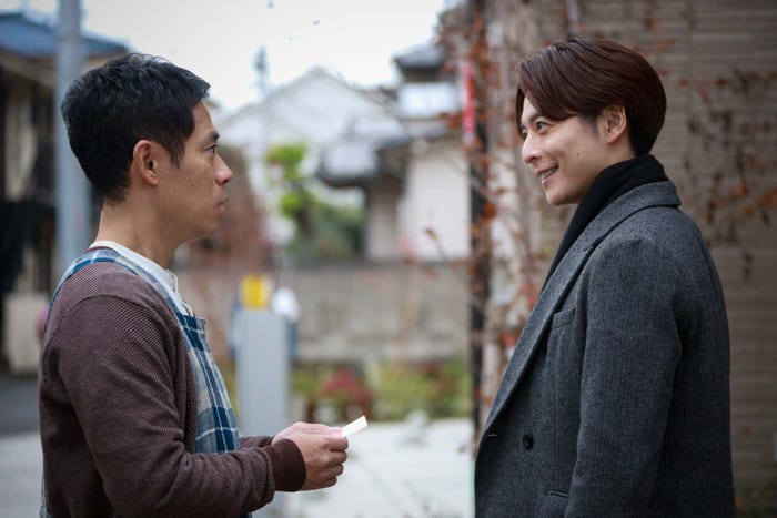 伊藤淳史、小池徹平「離婚しない男―サレ夫と悪嫁の騙し愛―」第5話より(C)テレビ朝日