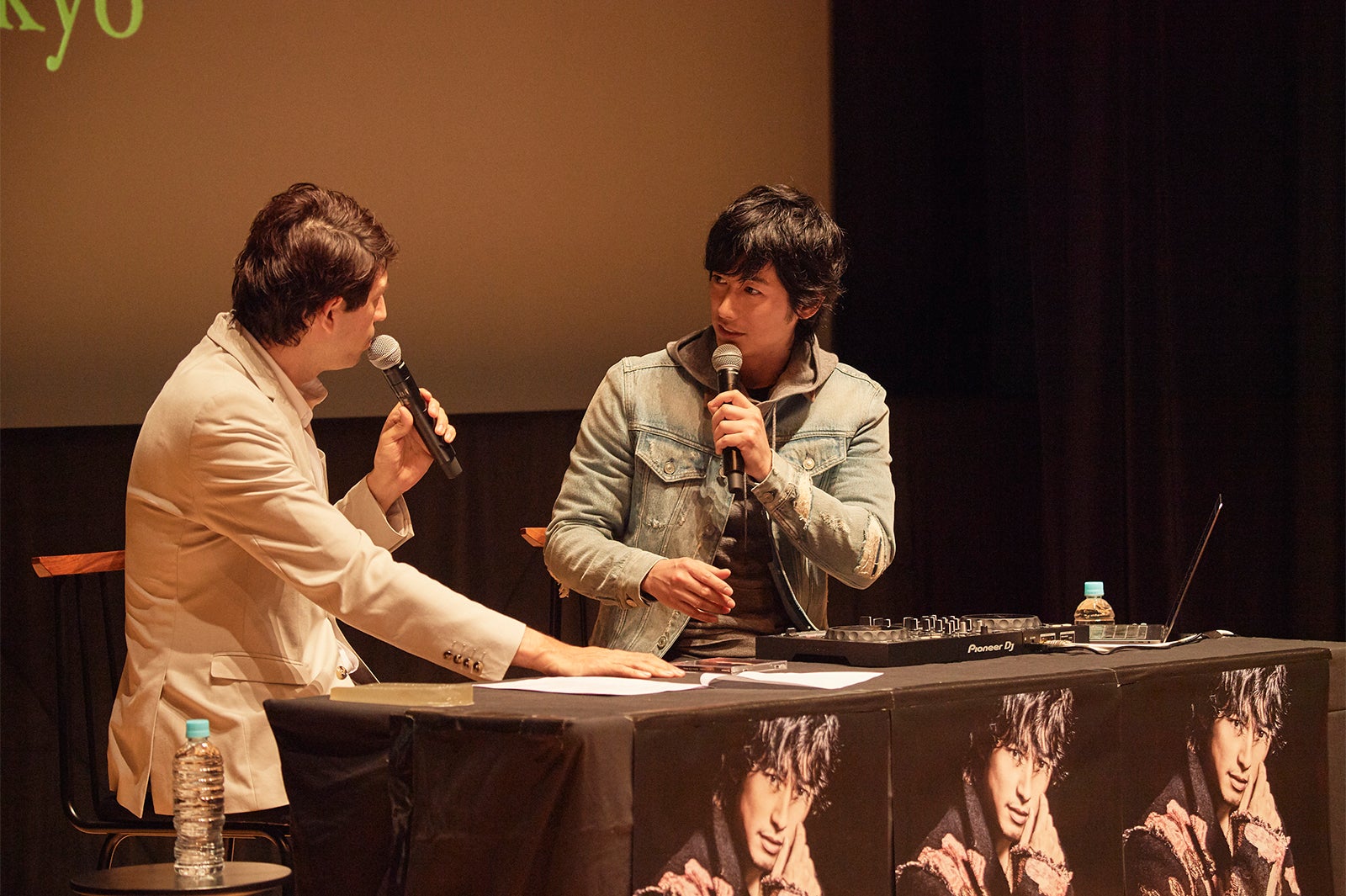 DEAN FUJIOKA（右）／撮影：エグマレイシ （提供写真）