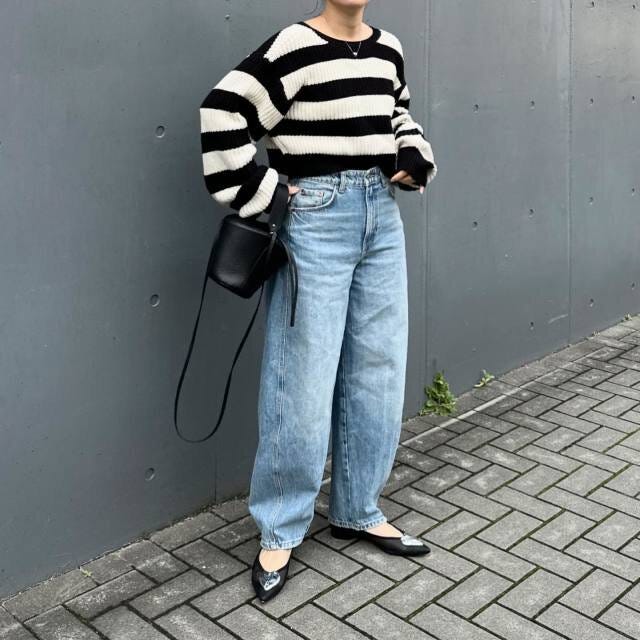 黒小物で大人なバランスを 大人女子におすすめの春シフトコーデ