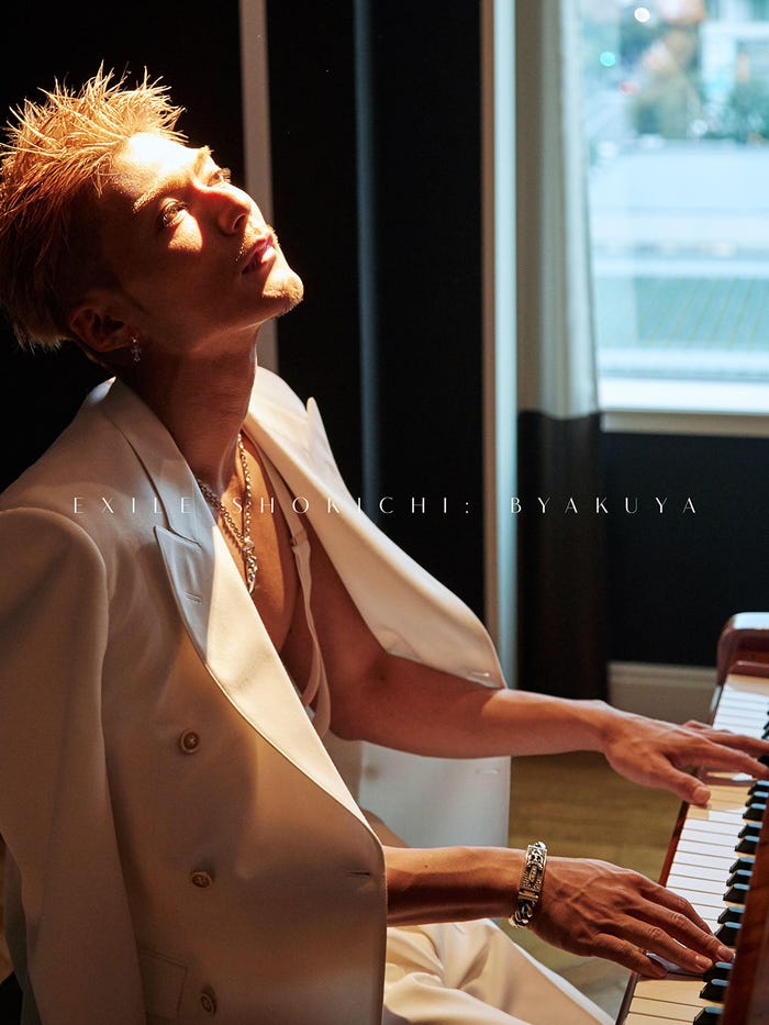 EXILE SHOKICHI『BYAKUYA』表紙カット(blueprint、12月15日発売)より(提供写真)