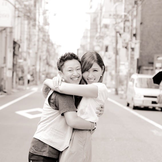 性別が逆転したおなべ&ニューハーフカップル/「東京グラフィティ」10月号より(画像提供:グラフィティ)