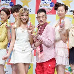 左から:本山順子、坂本ちえ、ローラ、クリス松村、梅澤レナ、山中彩