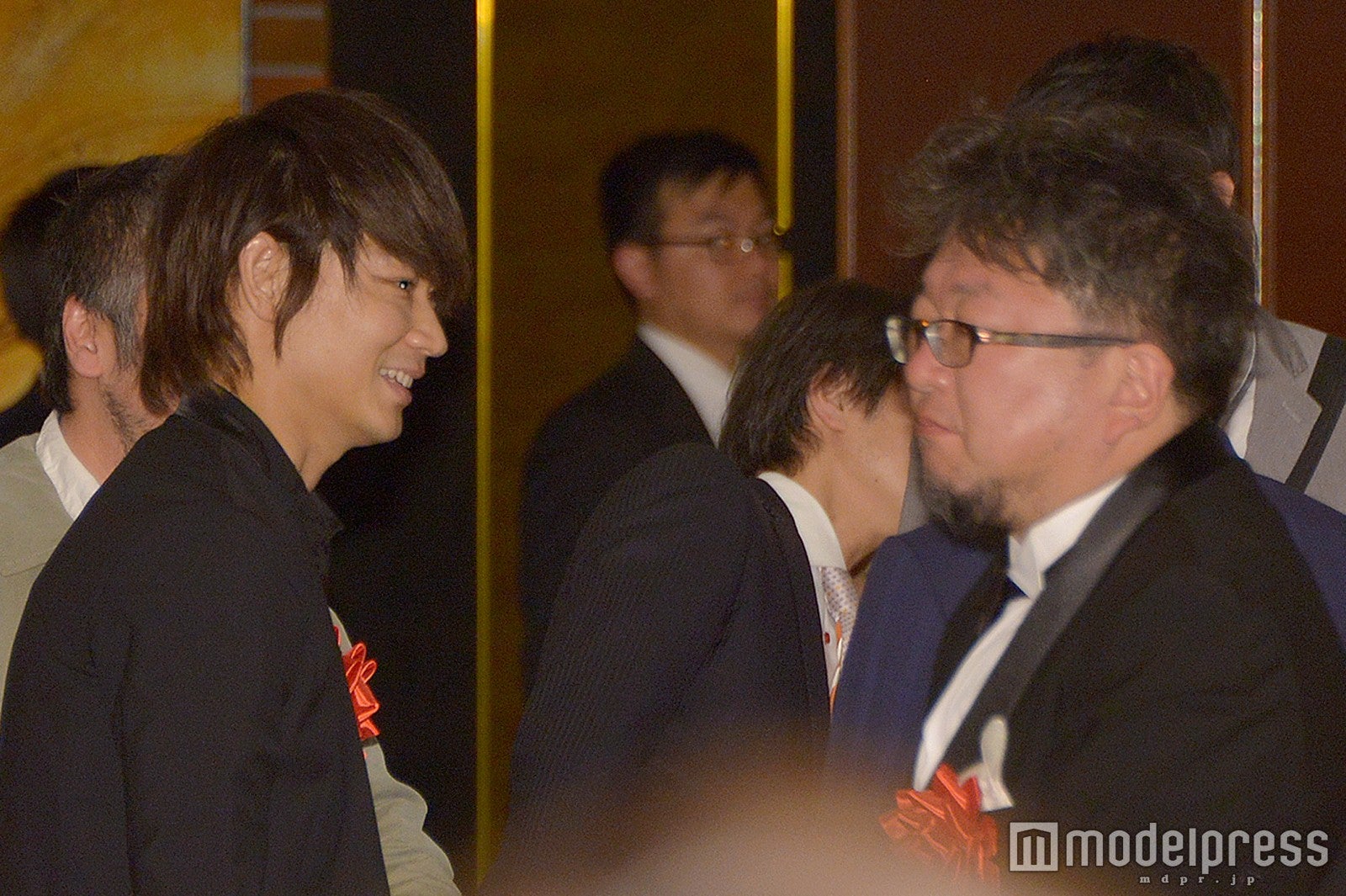 綾野剛が授賞式会場で見せた“コミュ力”がすごい＜第26回東京スポーツ映画大賞＞