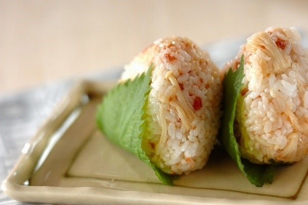 エノキと梅のおにぎり