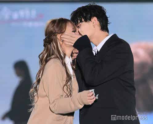 「今日好き」“きょうあい”船山恭兵&伊藤愛依海、熱烈キスに会場沸く 密着ラブラブランウェイ<関西コレクション 2023 S/S>