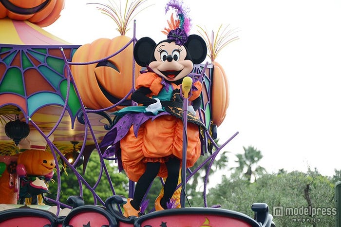 パレード「ハッピーハロウィーンハーベスト」/ミニー