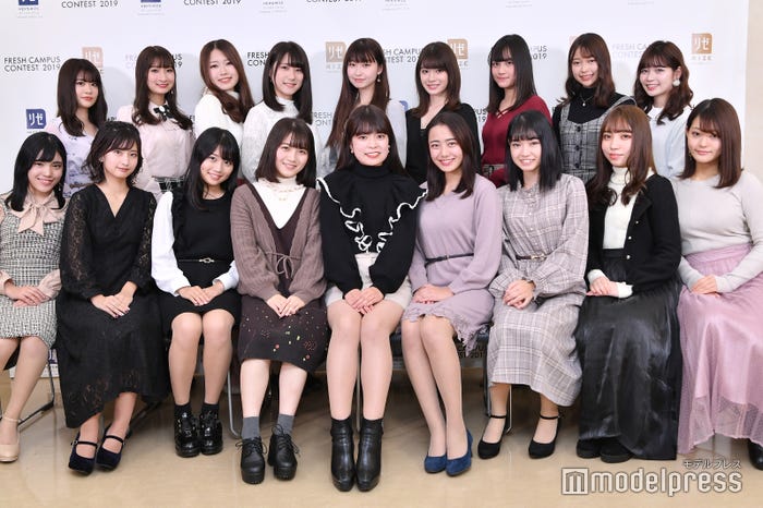 (前列左から)望月優夢、斉藤里奈、山田璃々子、渡辺萌菜、大山風香、塚田みゆ、前原未夢、宮平べれん、梅本あゆか(後列左から)村上由樹、寺岡茉莉花、坂本奈優、千葉こころ、高木美結、中川紅葉、及川響、大谷奈名美、松本華乃(C)モデルプレス