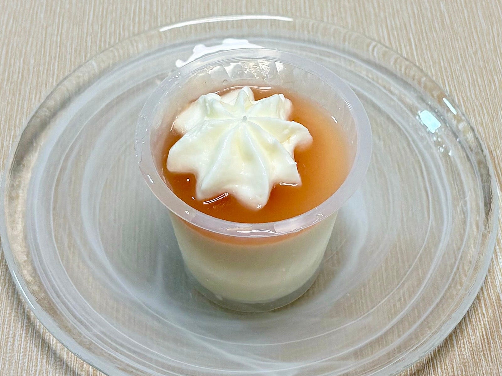 通常商品にはないシャトレーゼの「杏仁豆腐」。桃のジュレとの相性も最高