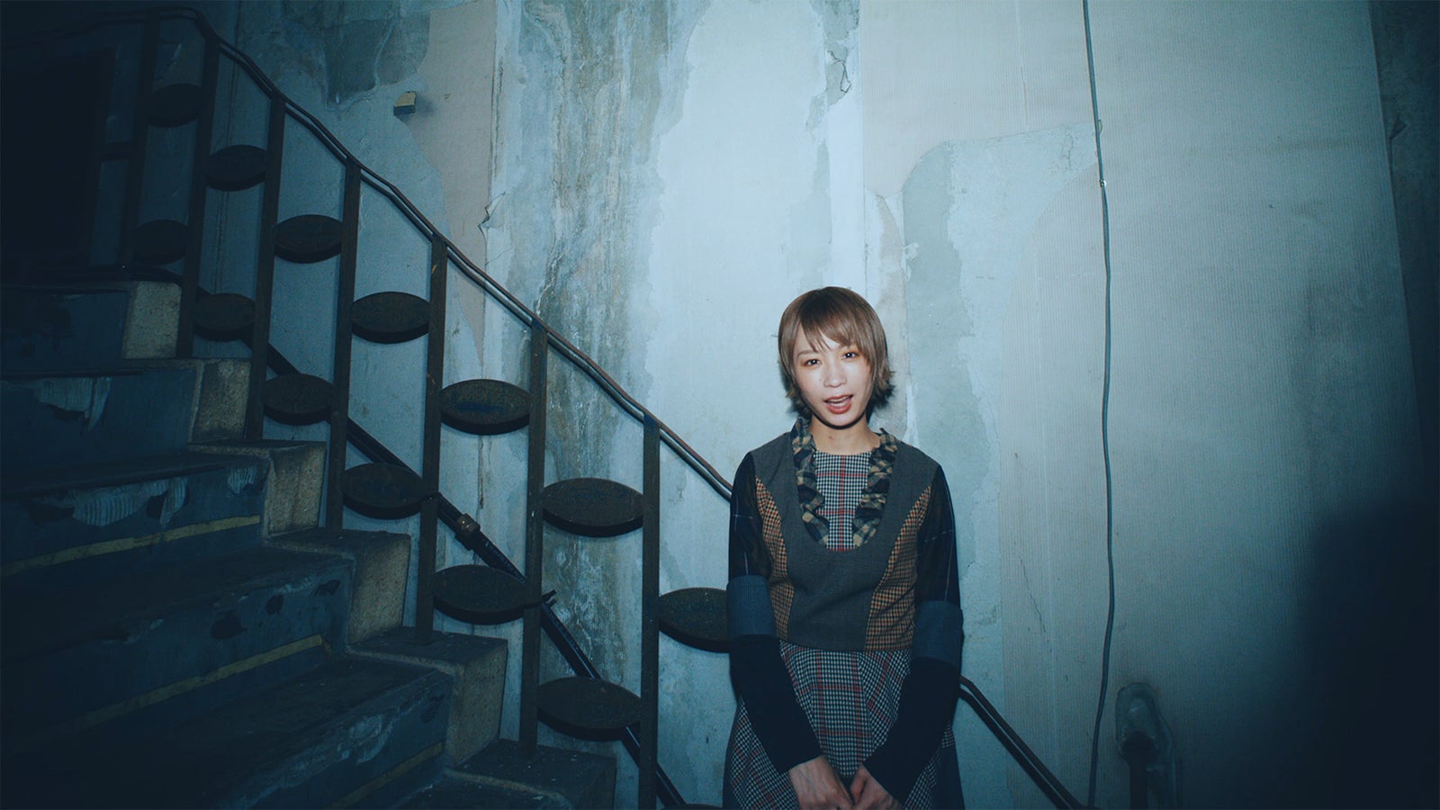 モモコグミカンパニー「柏木由紀なりのBiSH -BAD TEMPER-」MVより （提供写真）