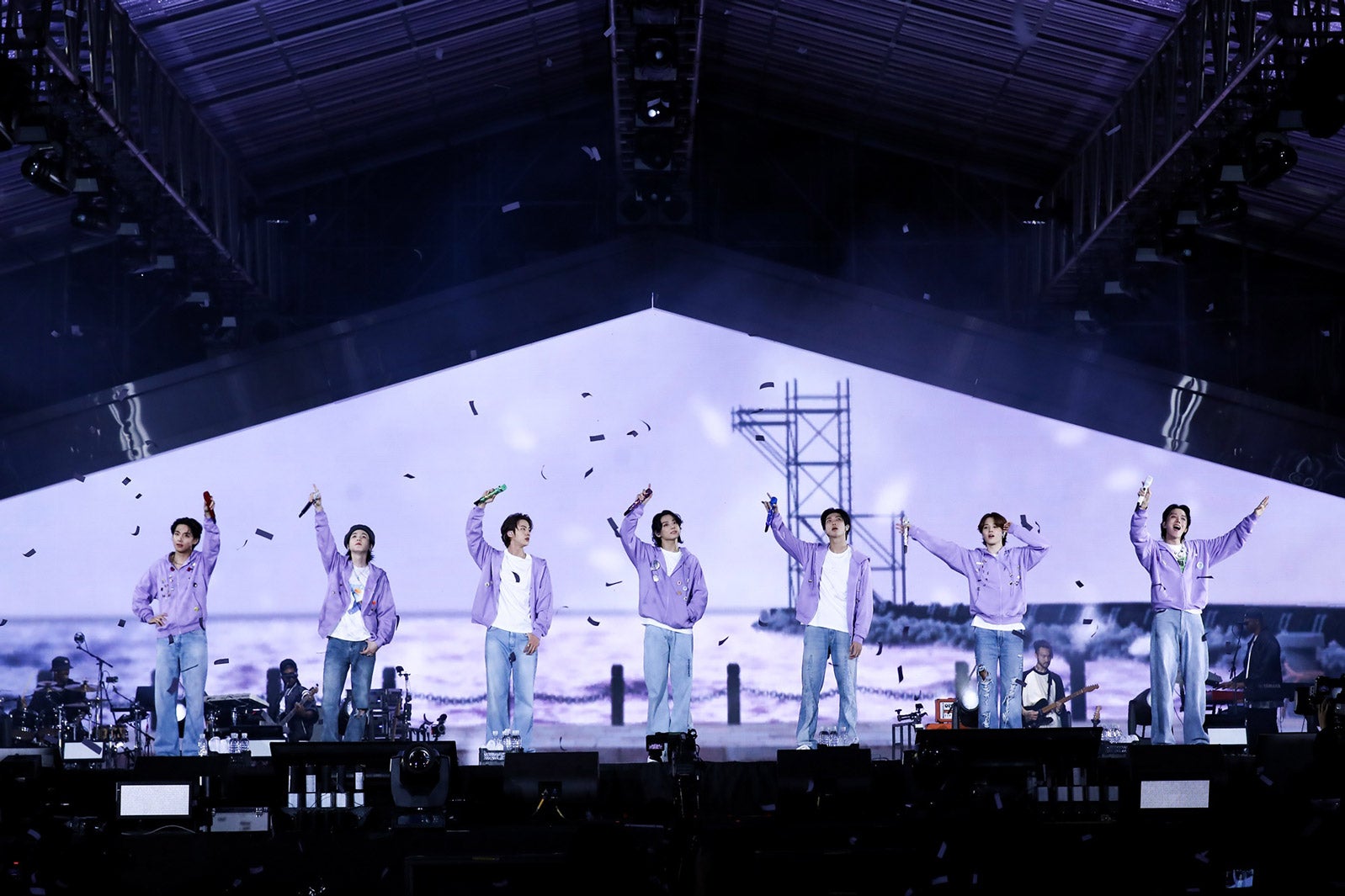 BTS、全世界229ヶ国と共にした釜山コンサート開催 オンライン視聴数は ...