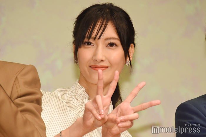 前髪ありの菜々緒(C)モデルプレス