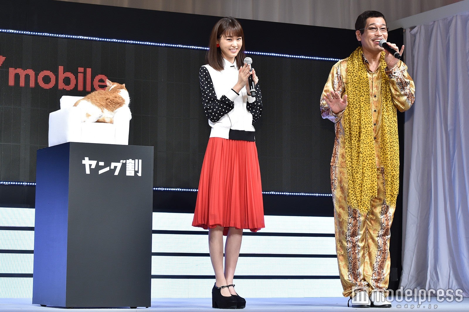 桐谷美玲、ピコ太郎 （C）モデルプレス