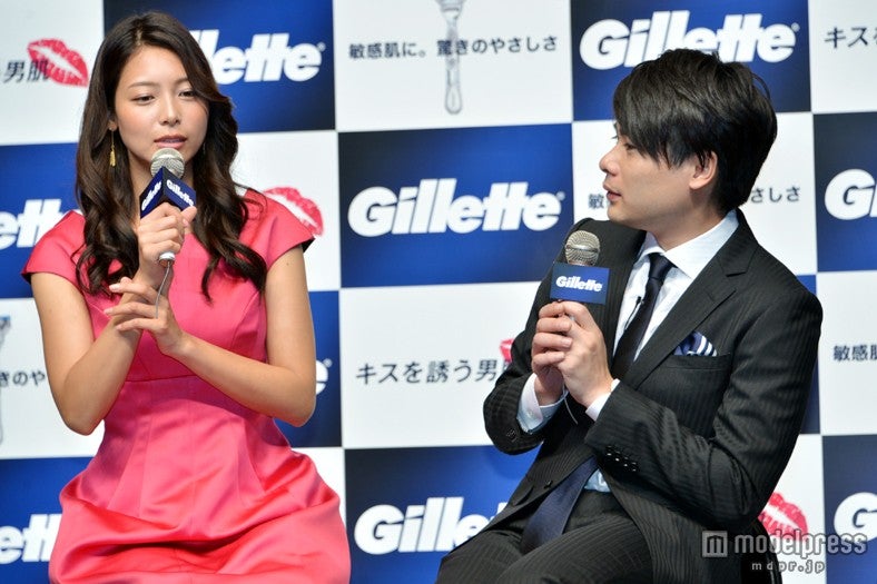 相武紗季（左）、平成ノブシコブシ・吉村崇（右）