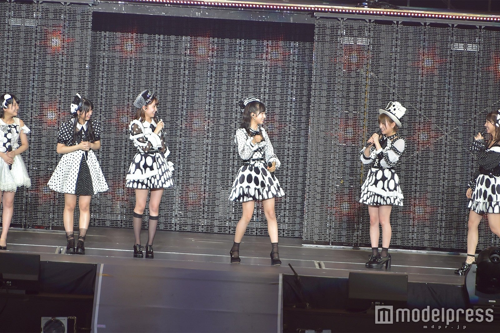 前回の横アリ単独コンサートの太鼓パフォーマンスを再現させられる小栗有以「AKB48単独コンサート～ジャーバージャって何？～」昼公演 （C）モデルプレス