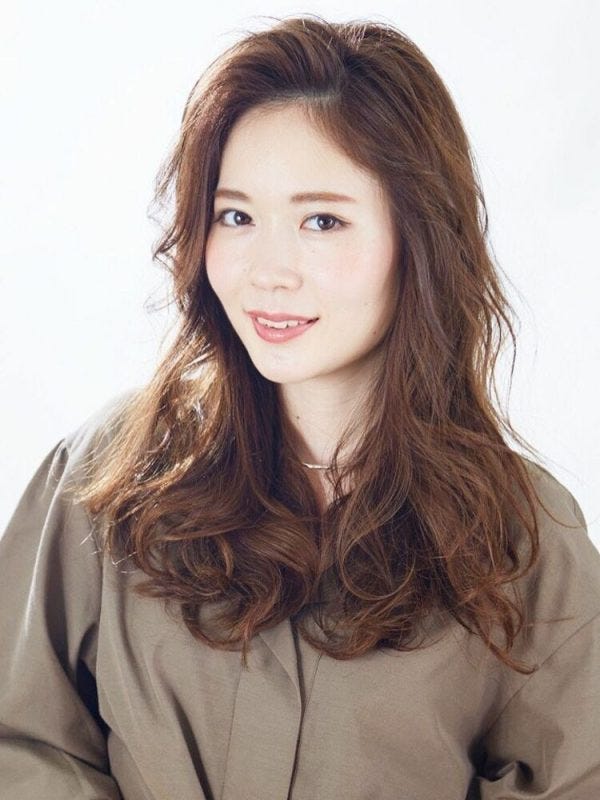 画像1 15 パーマ ロングは前髪なしで大人っぽく 30代 40代に似合うスタイルをご紹介 モデルプレス