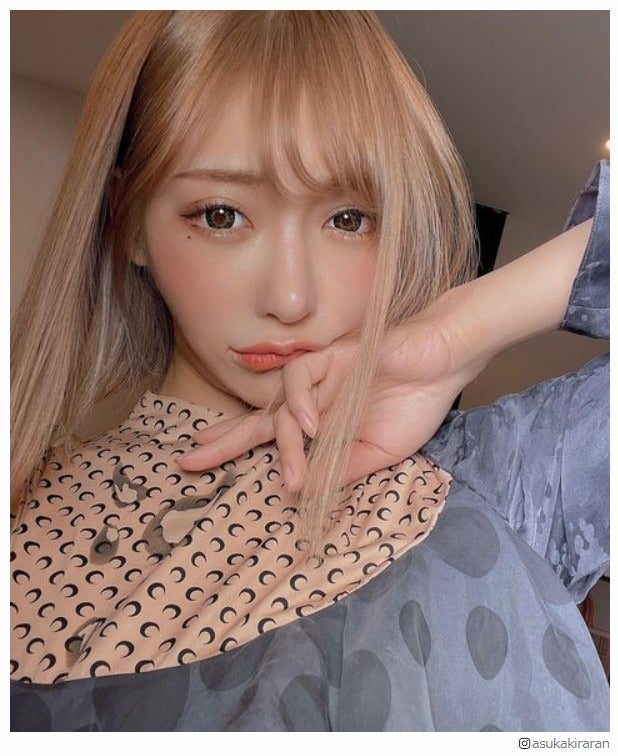 明日花キララ、人生初ブリーチ　ハイトーンイメチェンに絶賛の声