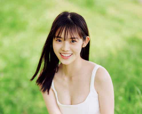 志田こはく、キャミワンピ姿で美デコルテ際立つ