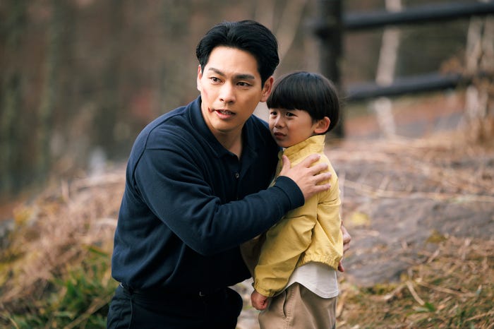 柳楽優弥、佐藤大空「ライオンの隠れ家」第10話(C)TBS