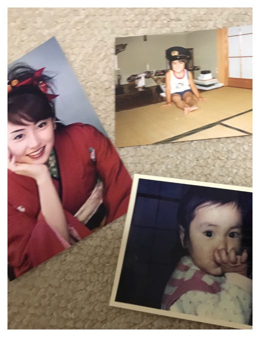 成人式の振り袖姿と幼少期の写真/矢田亜希子オフィシャルブログ(Ameba)より