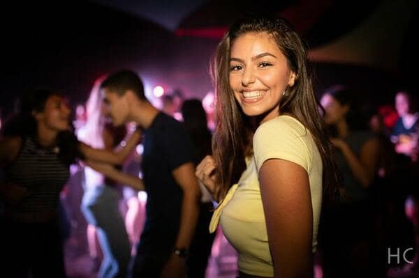 カラオケに行ったときのモテる女子の行動 モデルプレス カラオケに行ったときのモテる女子の行動 モデルプレス