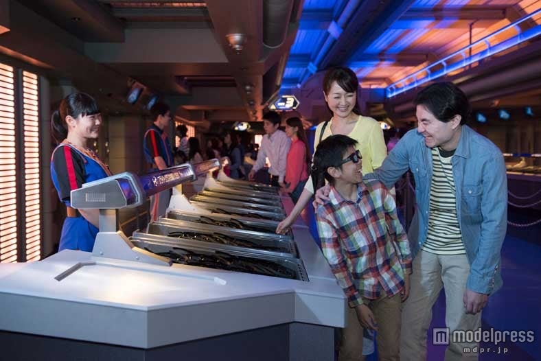 スター・ツアーズ搭乗口 （C）Disney／Lucasfilm Ltd．