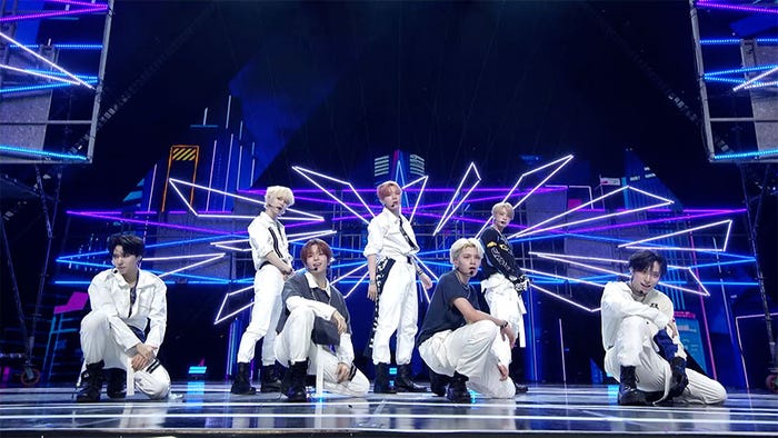 「KICK」(C)PRODUCE 101 JAPAN 新世界