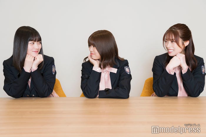 幸阪茉里乃、武元唯衣、齋藤冬優花(C)モデルプレス