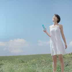 剛力彩芽/「8×4 デオウォーター」新CM「まっさら彩芽」篇より