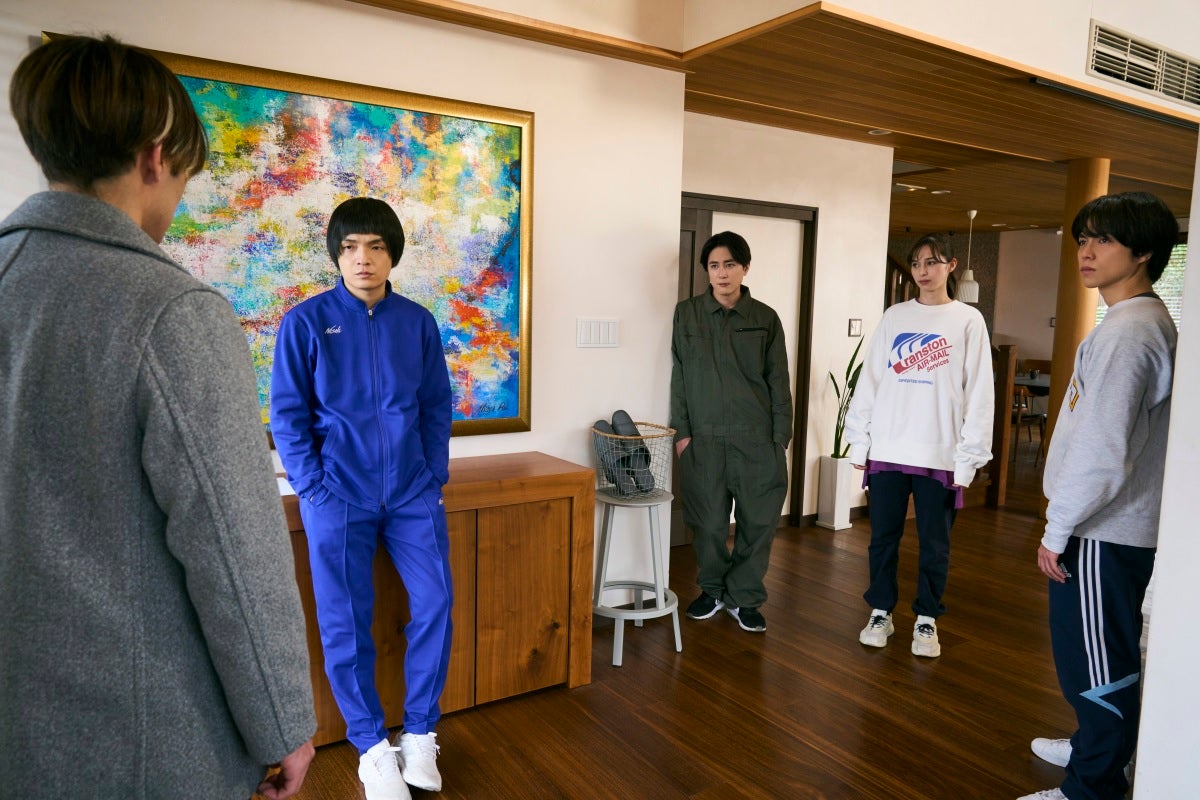 戸塚純貴、岡山天音、間宮祥太朗、中条あやみ、重岡大毅（C）2024映画『ある閉ざされた雪の山荘で』製作委員会（C）東野圭吾／講談社