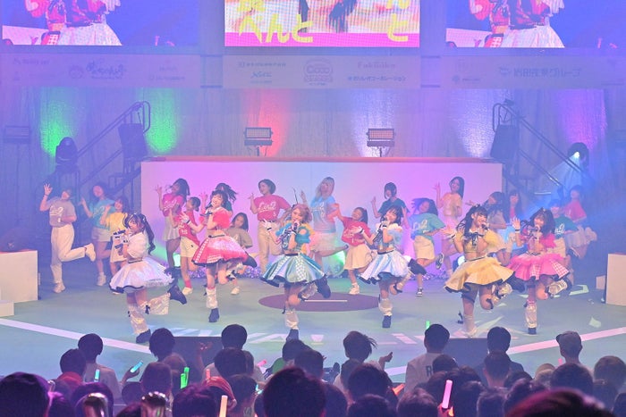 九州発のアイドルグループ・LinQ、地元ライブでファンと一体に 新曲リリース・全国ツアー決定＜美輪VIWA〜いざゆけLinQ13周年〜＞