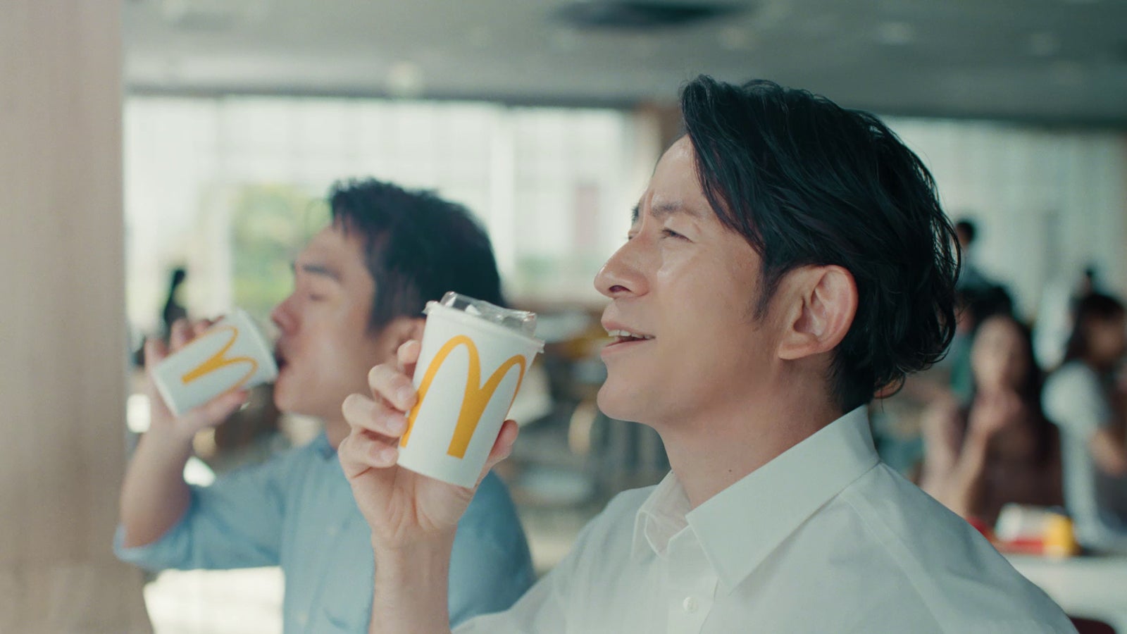 岡田准一／新CM「アイスのコーヒーのみにいこ！」篇より（提供写真）