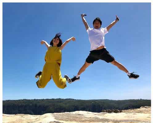 おばたのお兄さん&フジ山崎夕貴アナ、新婚旅行ショットに反響「ナイス夫婦」