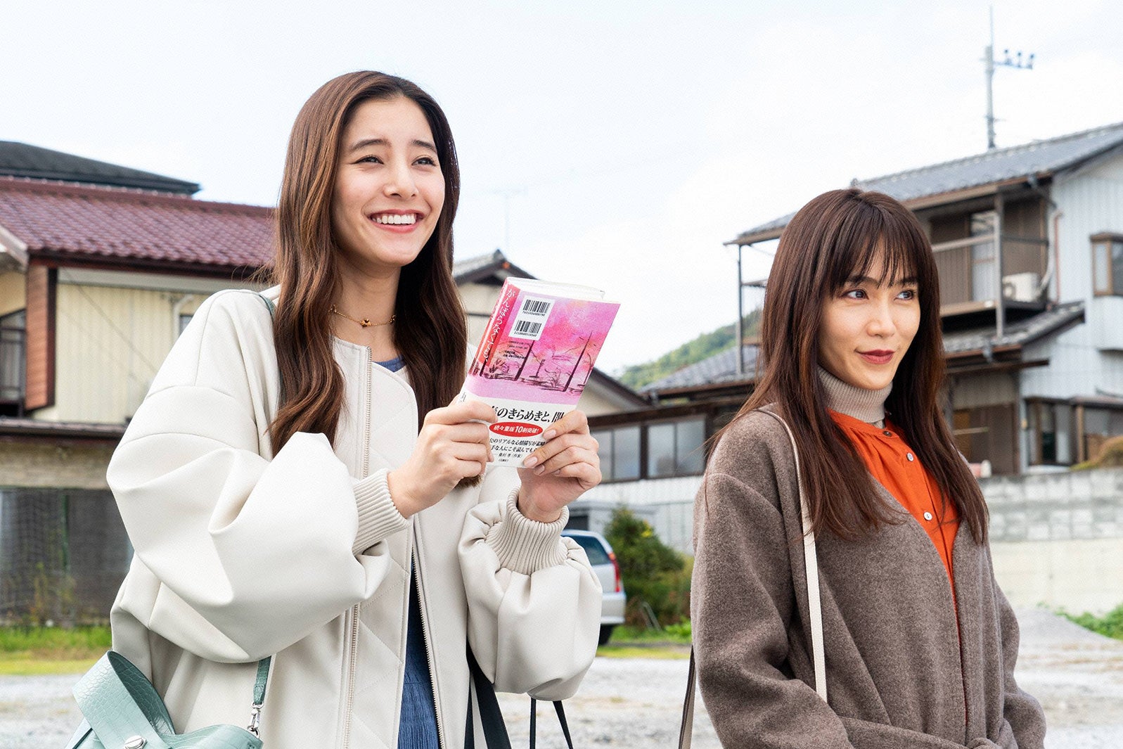新木優子、山口紗弥加／「モトカレマニア」第4話より（C）フジテレビ
